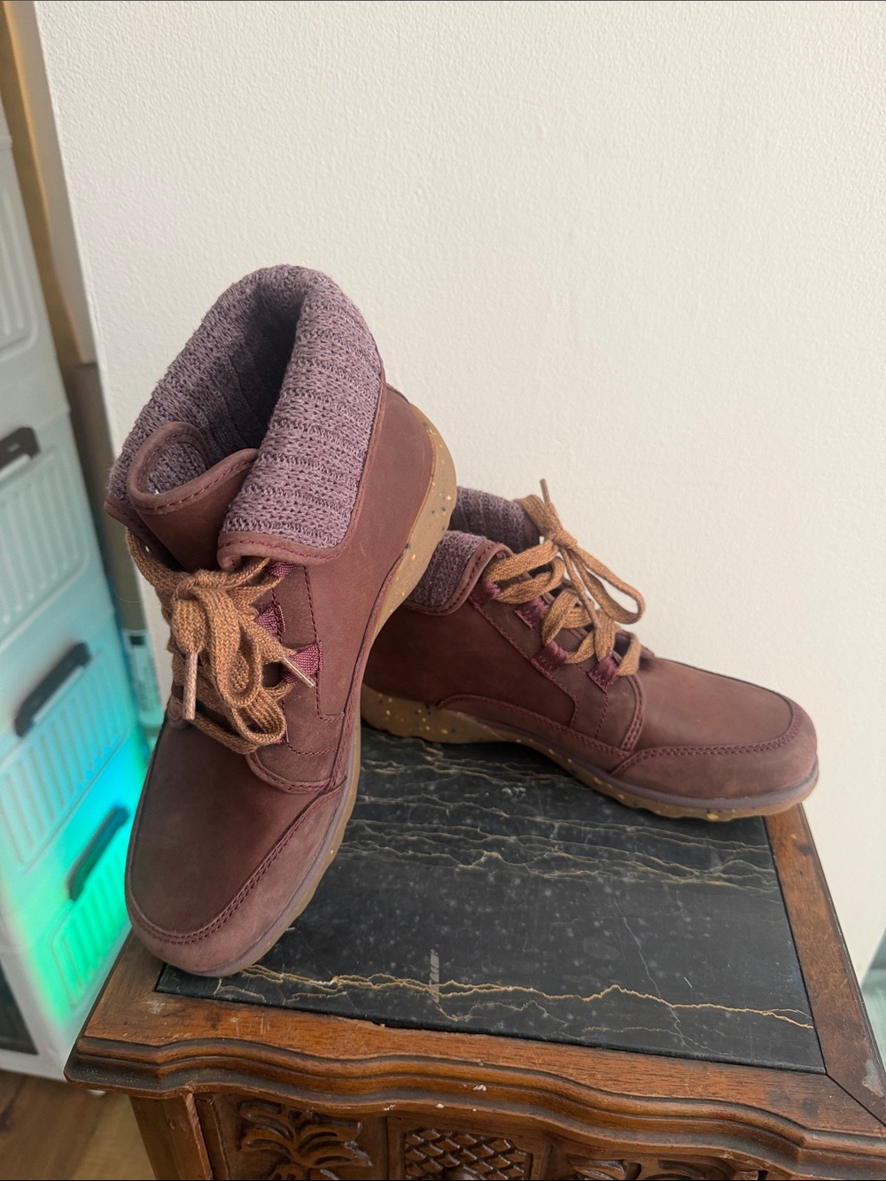 Chaco Women's Chukka Boots in Burgundy with Tan Laces New Never Worn